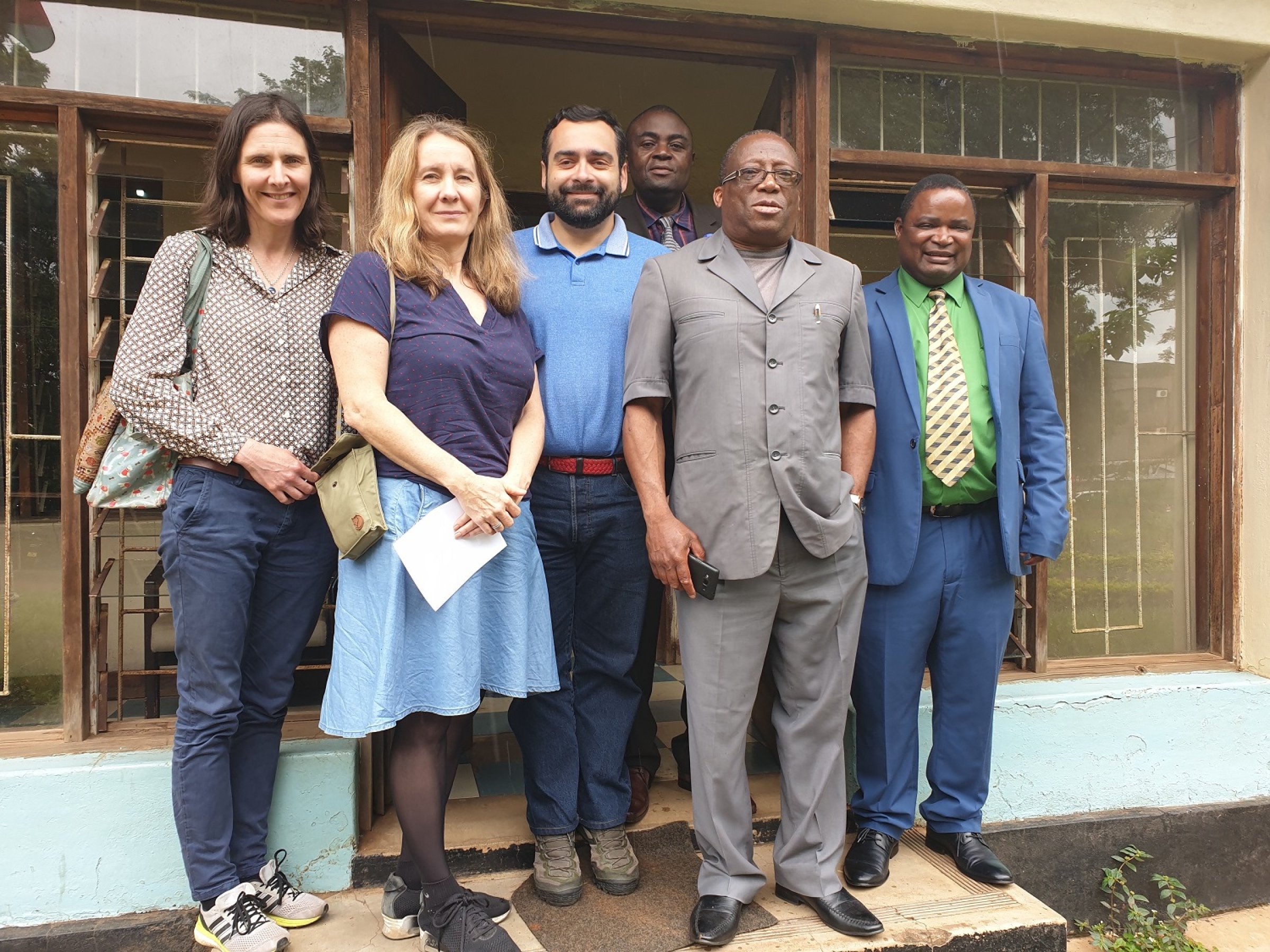 NVI with Malawis Chief Veterinary Officer. Photo: Carlos das Neves.