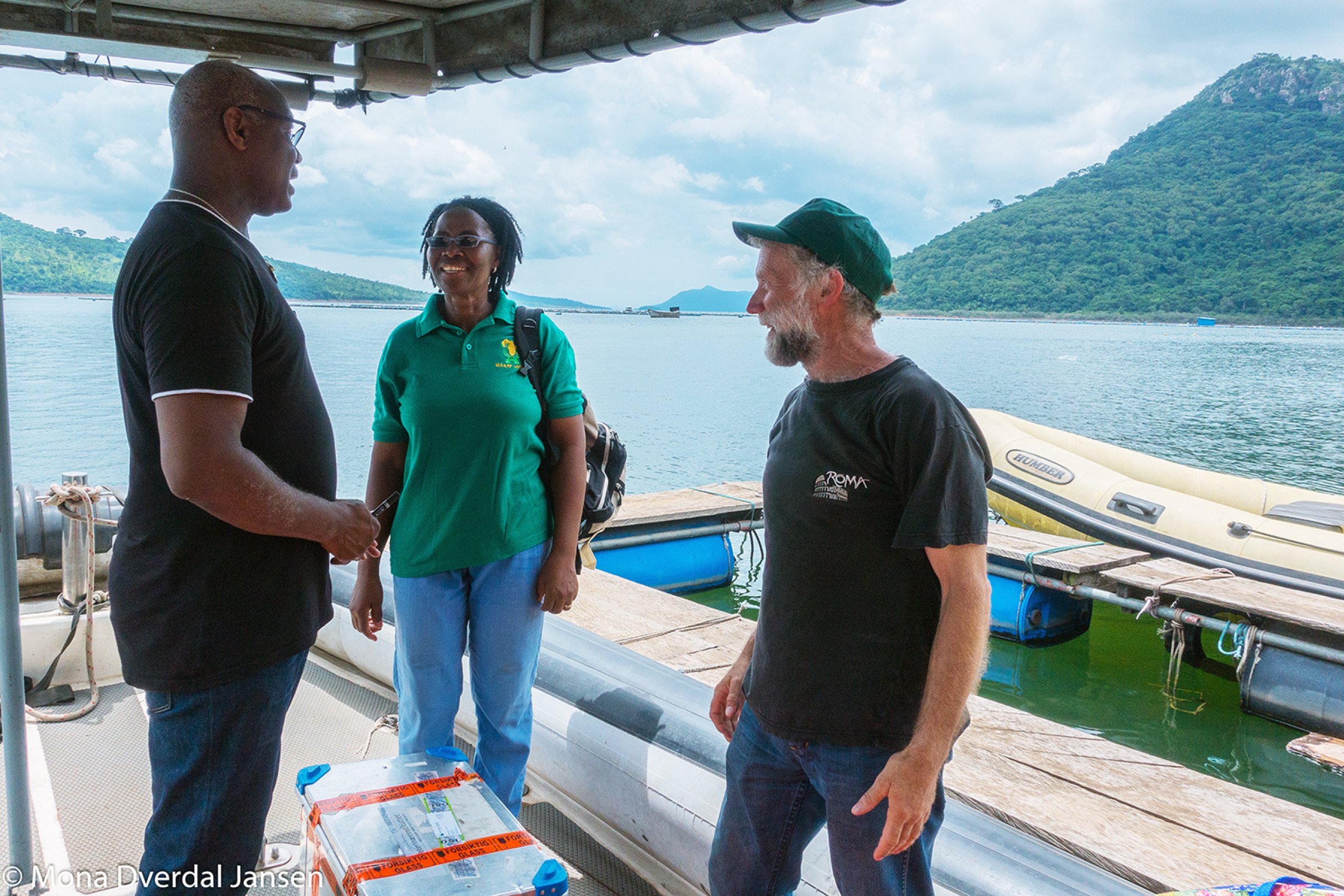 From left: Special advisor, Kofitsyo Cudjoe at the Norwegian Veterinary Institute, local representant and Director of Fish health at the Norwegian Institute, Edgar Brun. Photo: Mona Dverdal Jansen